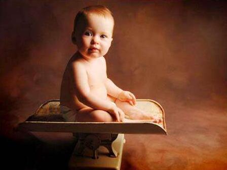 母乳分析儀談母乳喂養寶寶體重增長快